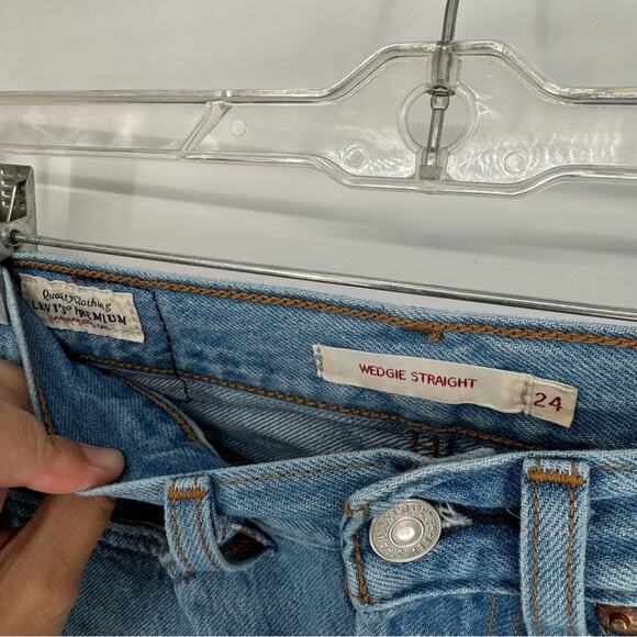 Levi's Wedgie Straight Distressed Ankle Jeans Size 24x26 Classic Festival Boho - Picture 6 of 12
